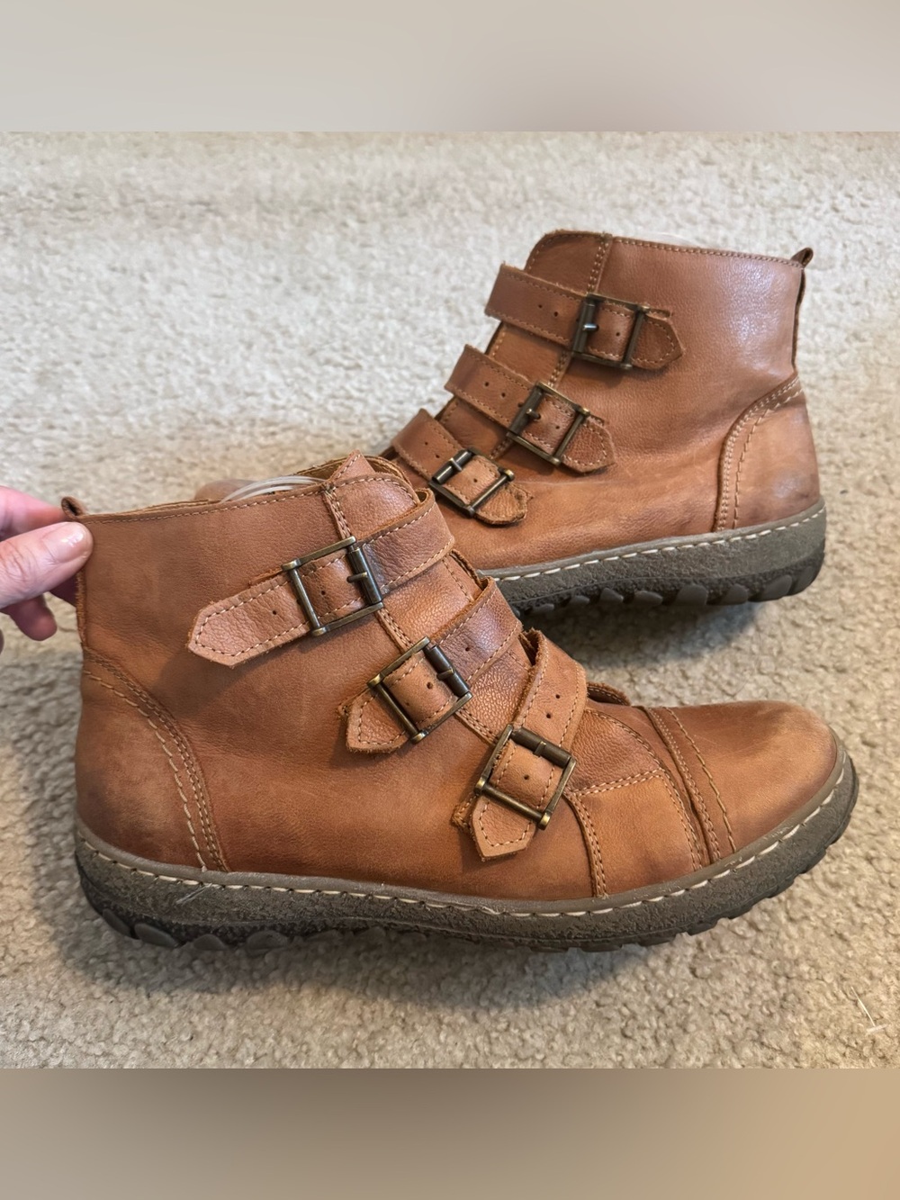 V‎ Italia leather buckle ankle boots